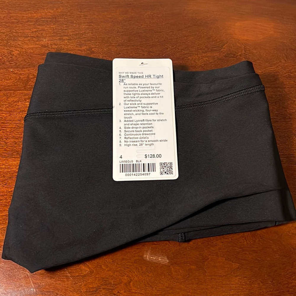 NWT lululemon. Swift Speed HR Tight 28”. Size 4. Black. Side pockets!